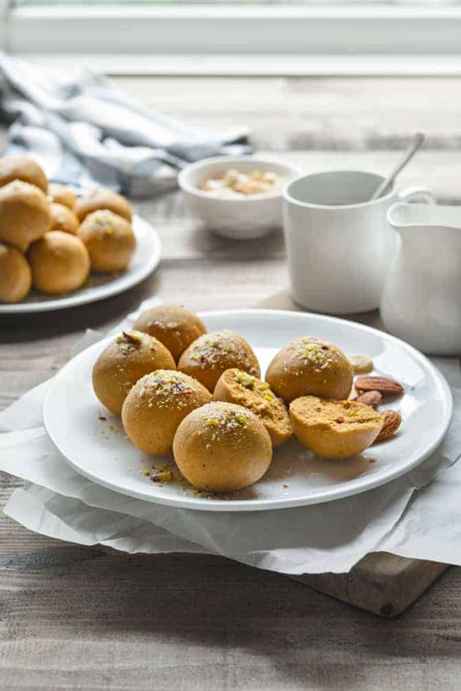 Besan ke Laddoo