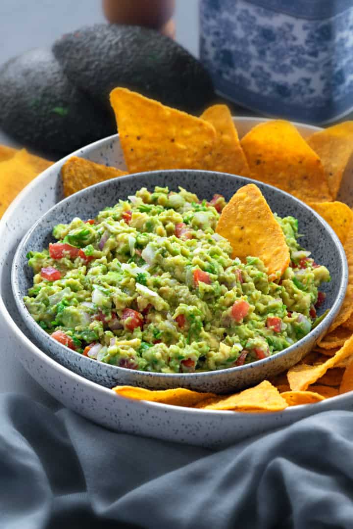 Best Guacamole Recipe (Simple, Easy and Authentic) - Cubes N Juliennes