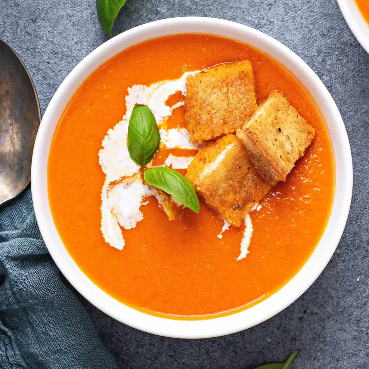 https://www.cubesnjuliennes.com/wp-content/uploads/2022/02/Homemade-Tomato-Soup-Recipe.jpg