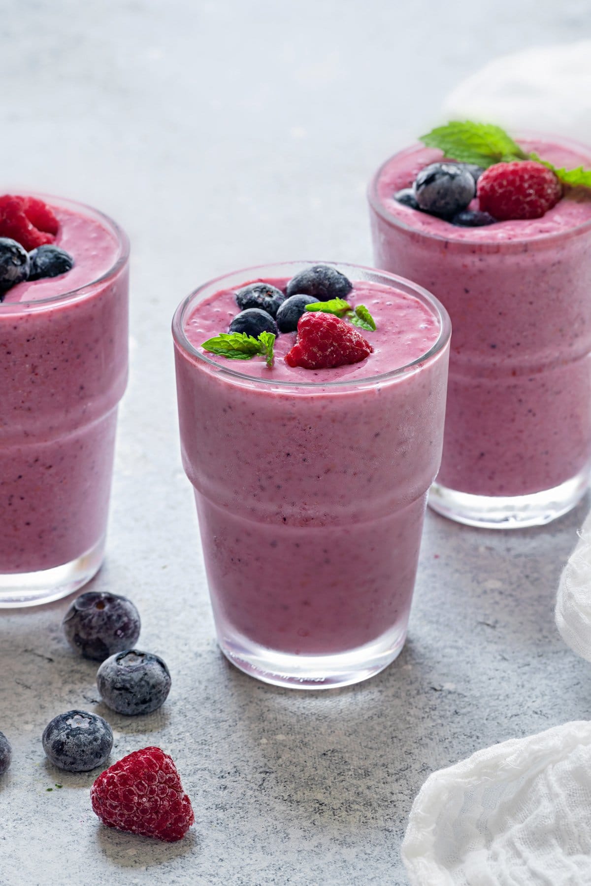 Healthy Kale & Frozen Berry Smoothie Recipe
